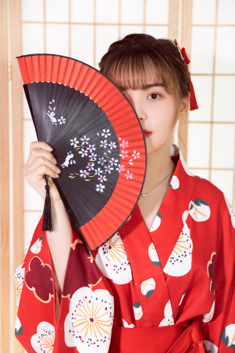 墨-广东省·深圳市·龙华区-***-身高165cm
体重52kg
喜欢拍照、剪辑、化妆、拍视频
比较倾向接包包、衣服、项链、彩妆、发饰拍照单