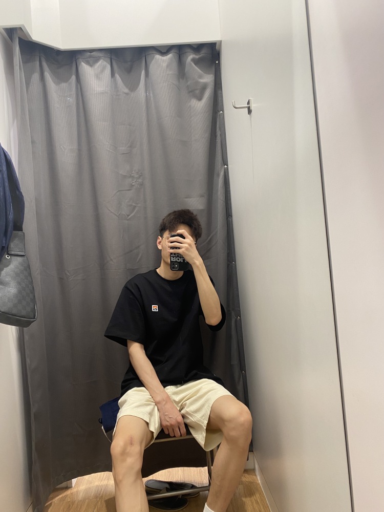 王宗哲-河南省·郑州市·金水区--身高178体重112男寄拍淘宝pd都可费用可以协商。商家多多支持非常感谢🙏