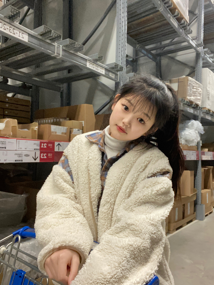 ...-江苏省·宿迁市·宿豫区-快手-职业：学生
身高：167
体重：92
接校园风、某红薯推广、测评种草、开箱测评等。