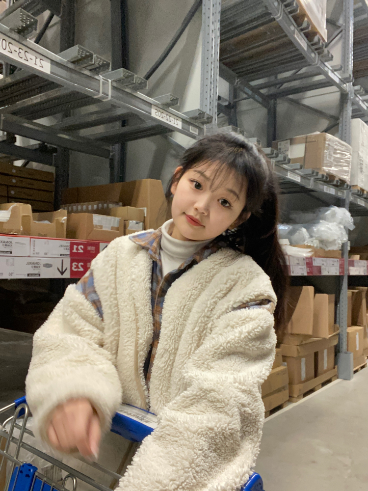 ...-江苏省·宿迁市·宿豫区-快手-职业：学生
身高：167
体重：92
接校园风、某红薯推广、测评种草、开箱测评等。
