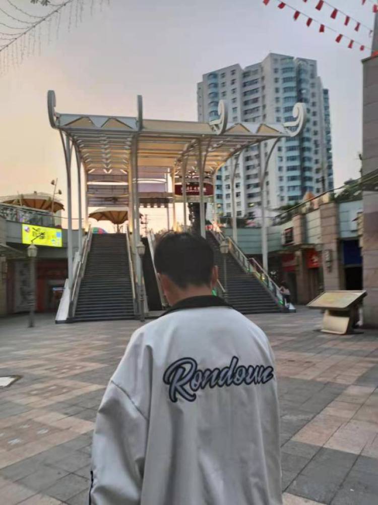 扎个辫辫⁸-云南省·昆明市·晋宁区--喜欢拍照 风格多样 可接各种寄拍
本人可自由搭配拍照 拍照风格多样