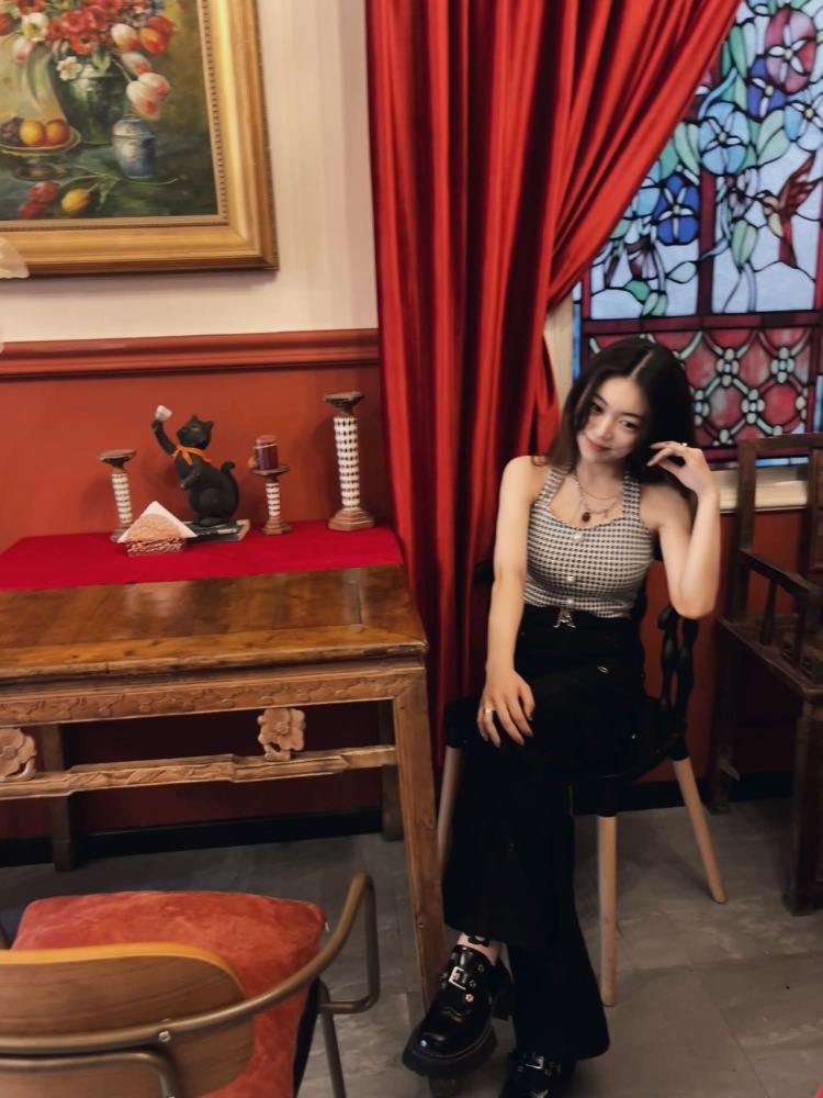 七仔-Ragdoll-四川省·乐山市·峨眉山市--新人
接买家秀 寄拍模特 探店打卡 开箱测评  免费试用  种草笔记📒都可以
体重：98
身份：素人
年龄：24
坐标：四川乐山
身份：网红带货
身高：165Cm