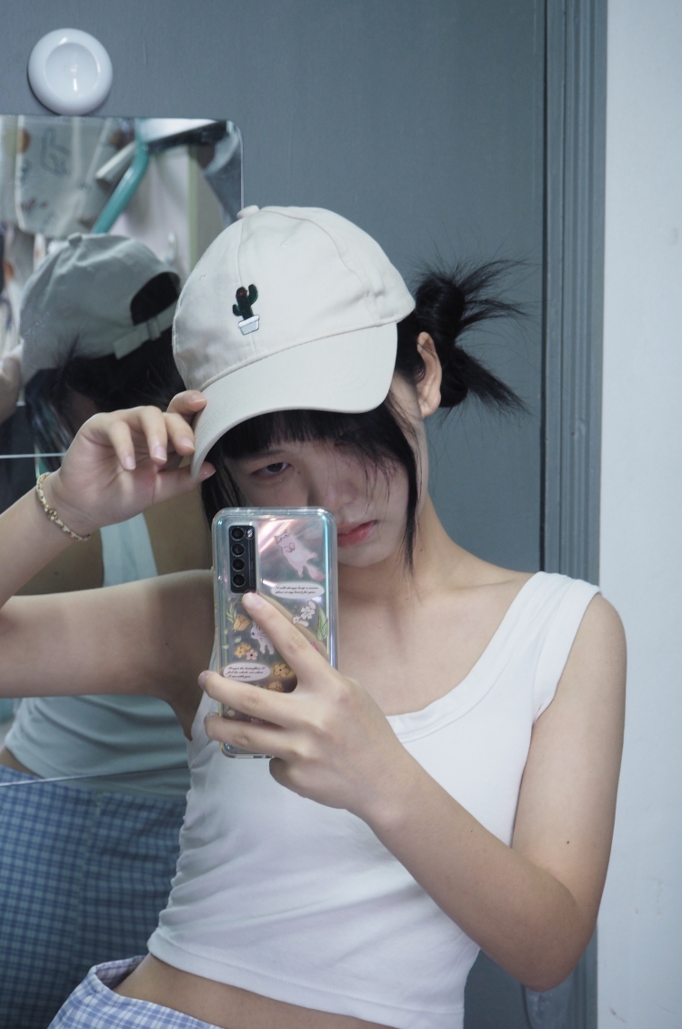 士多啤梨-贵州省·铜仁市·玉屏侗族自治县-快手-我是一名在读大学生，平时喜欢画不同风格的妆容，可爱风辣妹风都比较适合，擅长拍照和修图