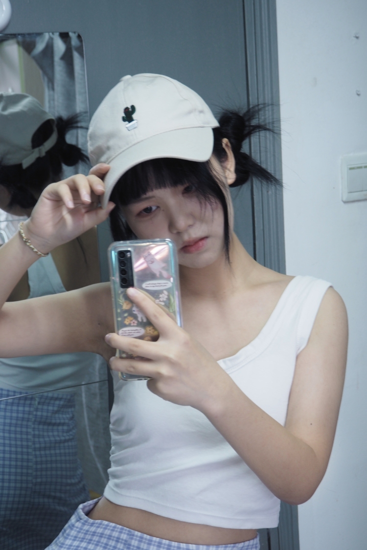 士多啤梨-贵州省·铜仁市·玉屏侗族自治县-快手-我是一名在读大学生，平时喜欢画不同风格的妆容，可爱风辣妹风都比较适合，擅长拍照和修图