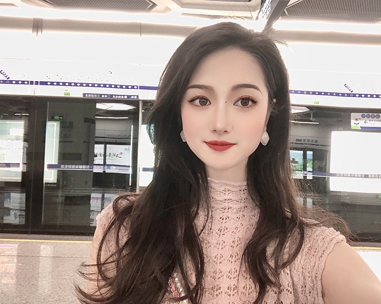 Bᴇ ʙᴜsʏ .-贵州省·贵阳市·观山湖区-抖音-身高161cm,体重42kg,非专业,但是会拍照,会p图,买家秀等
。