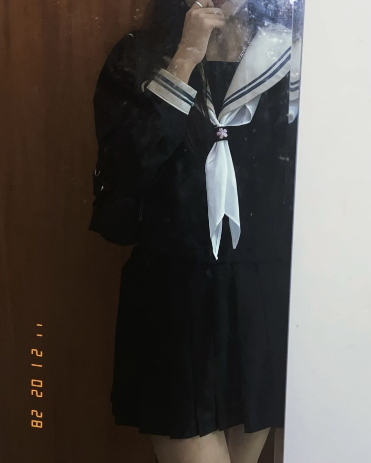 炸毛-福建省·福州市·鼓楼区--喜欢舞蹈k-pop 喜欢探店爱拍照 喜欢裙子有几十条裙子 不嫌多 快手抖音某红薯都有玩流量还OK