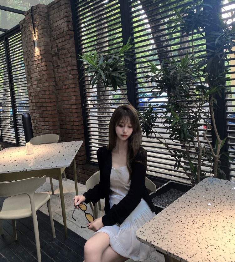 Dyan--北京市·北京市·海淀区-抖音-喜欢拍照 会修图 可接寄拍淘宝买家秀。                 
160cm 42kg