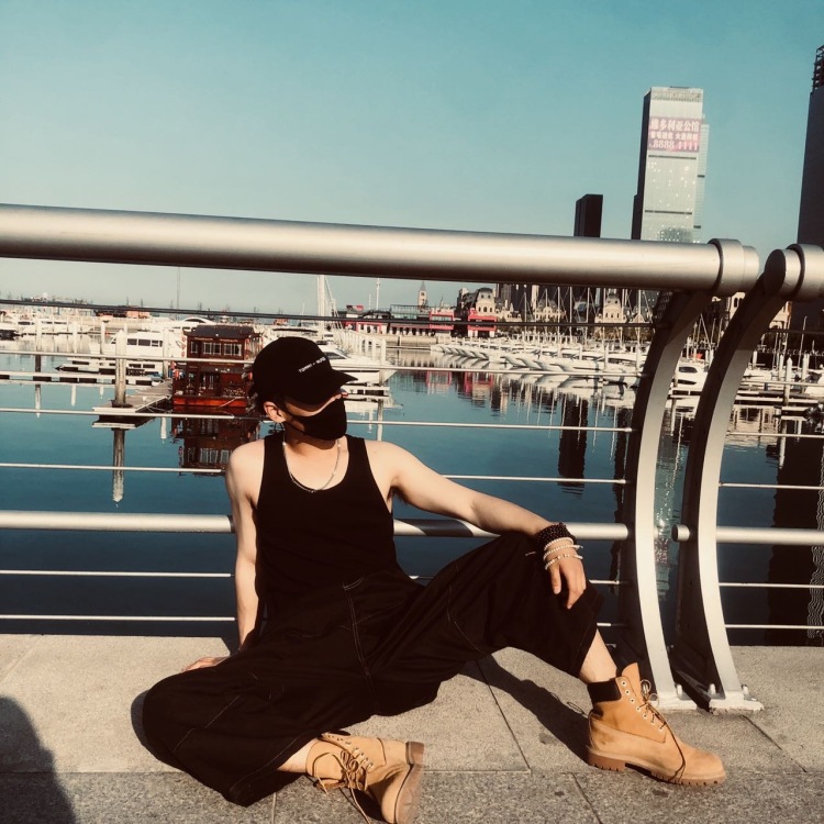 2023-辽宁省·营口市·鲅鱼圈区--目前在家休息,有肌肉婚纱模特寄拍,约拍都可接,模卡在下,最近都有档期