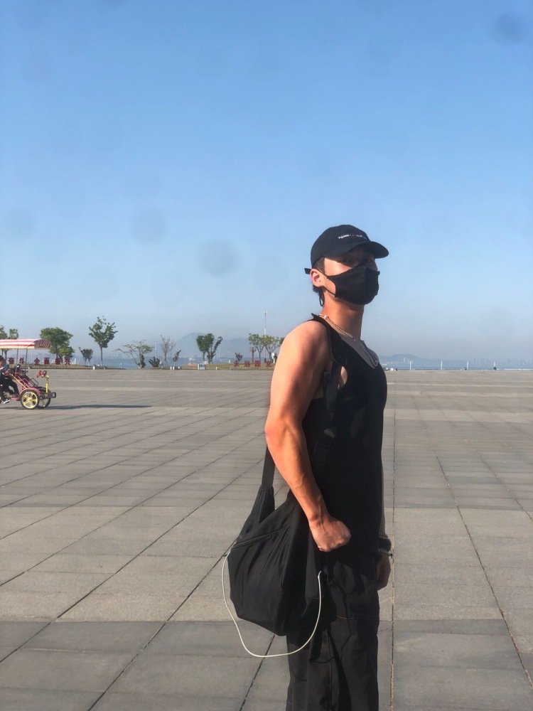2023-辽宁省·营口市·鲅鱼圈区--目前在家休息,有肌肉婚纱模特寄拍,约拍都可接,模卡在下,最近都有档期