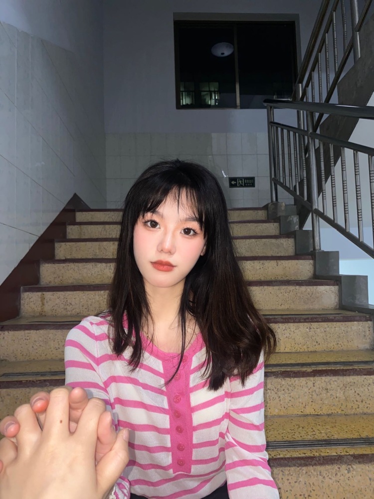 蓝🌸莓-河南省·郑州市·二七区-抖音,某红薯,快手-身高162体重44
会拍照📷热爱生活,认真工作
在校大学生,期望于您合作