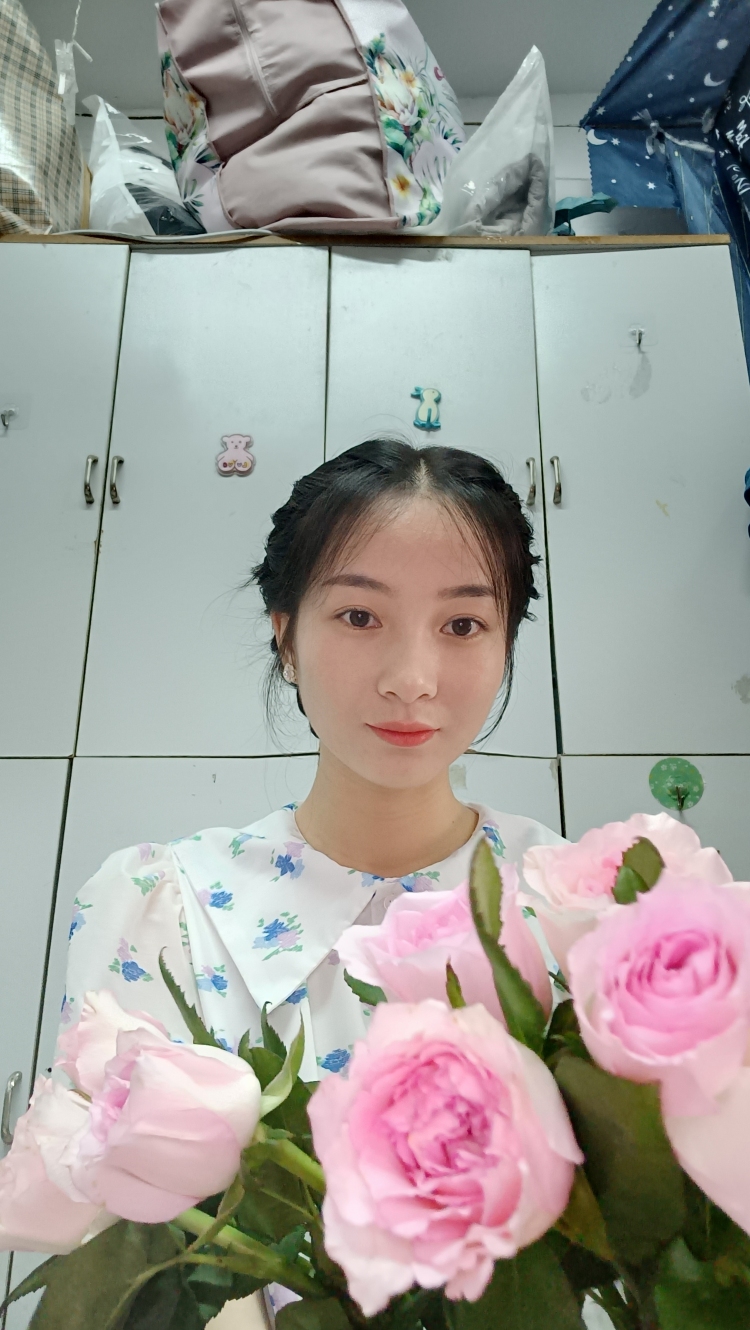 诗酒趁年华-湖南省·长沙市·雨花区-抖音,某红薯,微博,快手-是一名热爱拍照,摄影,有独立审美的学生。对于寄拍,送拍等都比较感兴趣。