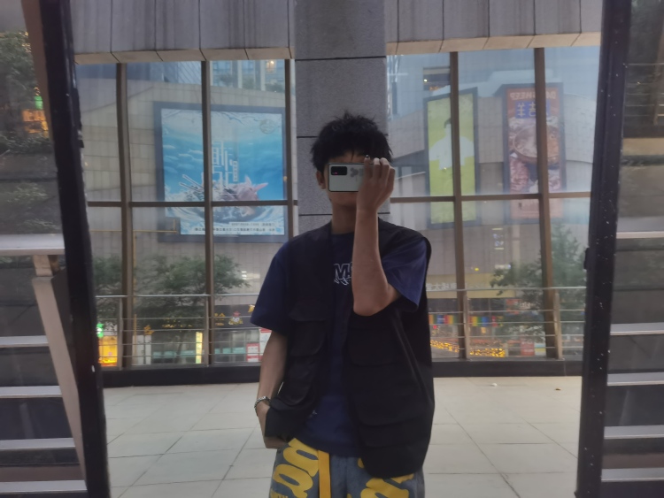 清泽-安徽省·合肥市·蜀山区--喜欢拍照,自拍和他拍,是一名发型师,审美和美感都在线,偶尔也会尝试穿搭,穿搭都适合于偏小的类型,适合99年左右的,因为本人就是99年的,擅长发型😁