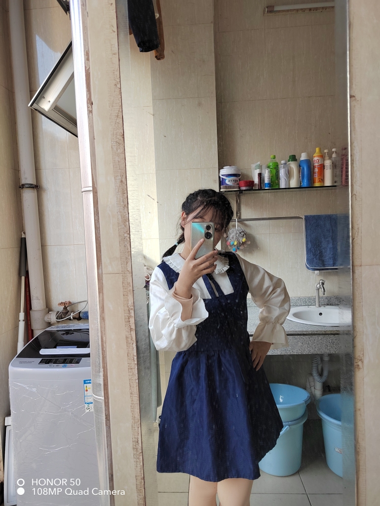 麦冬-广西壮族自治区·南宁市·青秀区--在校生，喜欢拍照，拍摄技术好，会修图，会剪辑。可做寄拍模特，短视频vlog，测评推广，买家秀，新媒体运营。