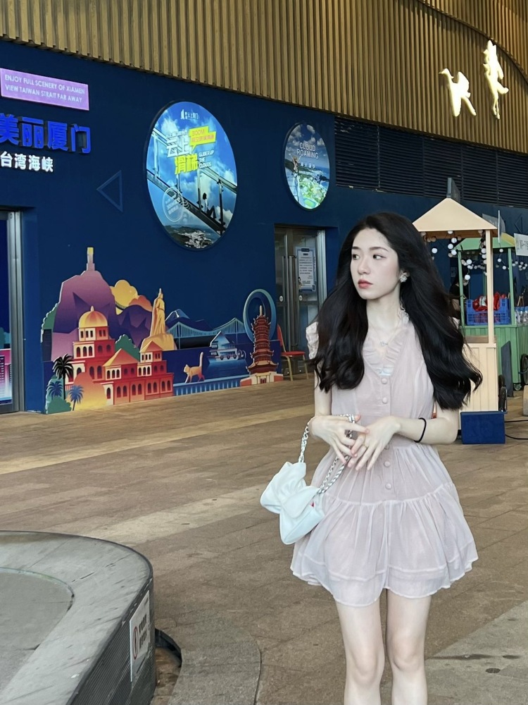 阿琼琼-福建省·厦门市·湖里区--适合韩系少女风  连衣裙  短上衣  
身高160   体重42公斤