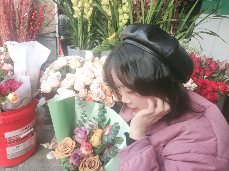 只想吃饭-湖南省·怀化市·沅陵县--身高160，体重100，可以接一些小个子女装，饰品，价格都可以商议，希望有店家找我！！！！！！！
