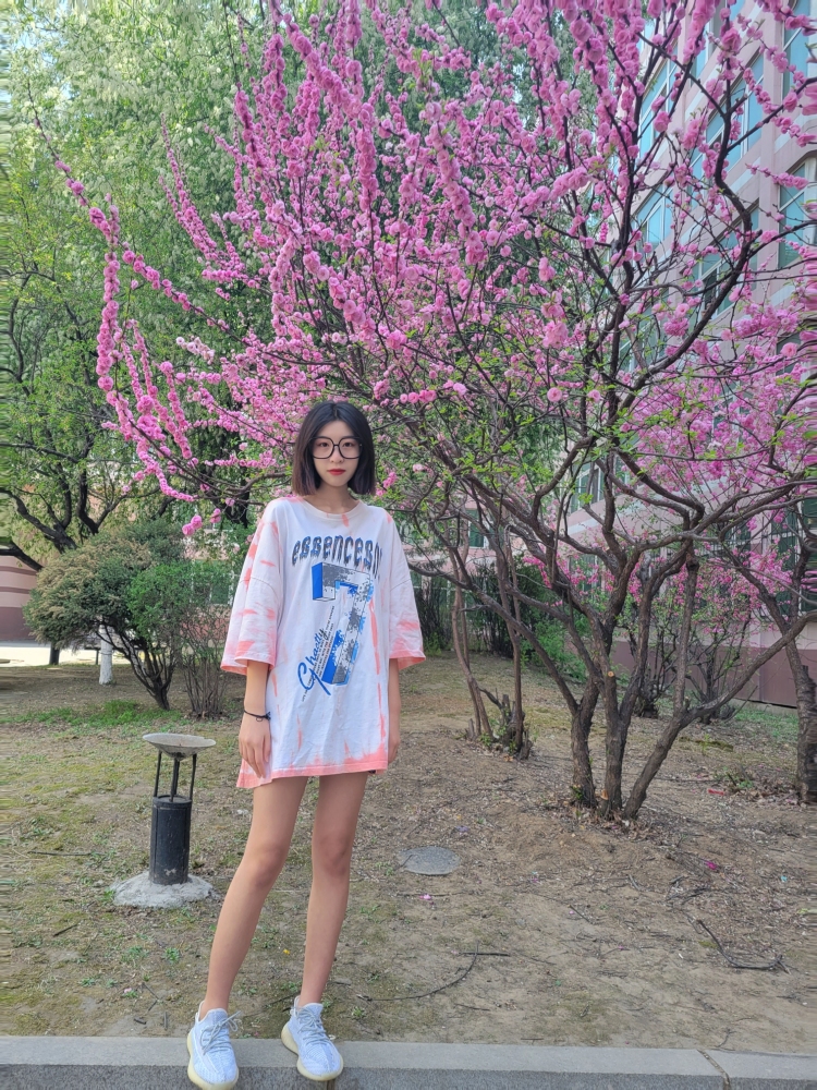 美丽的女魔鬼-辽宁省·鞍山市·立山区-快手-来这里的第一天
学生党想做一名寄拍模特或者买家秀，有人需要吗？什么商品类型都可以，也可以拍视频录穿搭或者好物分享什么的。
以下是全身照。