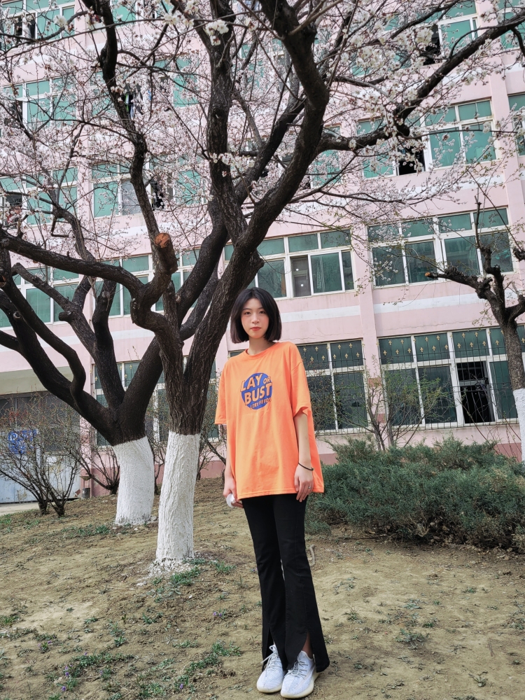 美丽的女魔鬼-辽宁省·鞍山市·立山区-快手-来这里的第一天
学生党想做一名寄拍模特或者买家秀，有人需要吗？什么商品类型都可以，也可以拍视频录穿搭或者好物分享什么的。
以下是全身照。