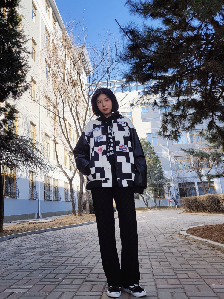 美丽的女魔鬼-辽宁省·鞍山市·立山区-快手-来这里的第一天
学生党想做一名寄拍模特或者买家秀，有人需要吗？什么商品类型都可以，也可以拍视频录穿搭或者好物分享什么的。
以下是全身照。