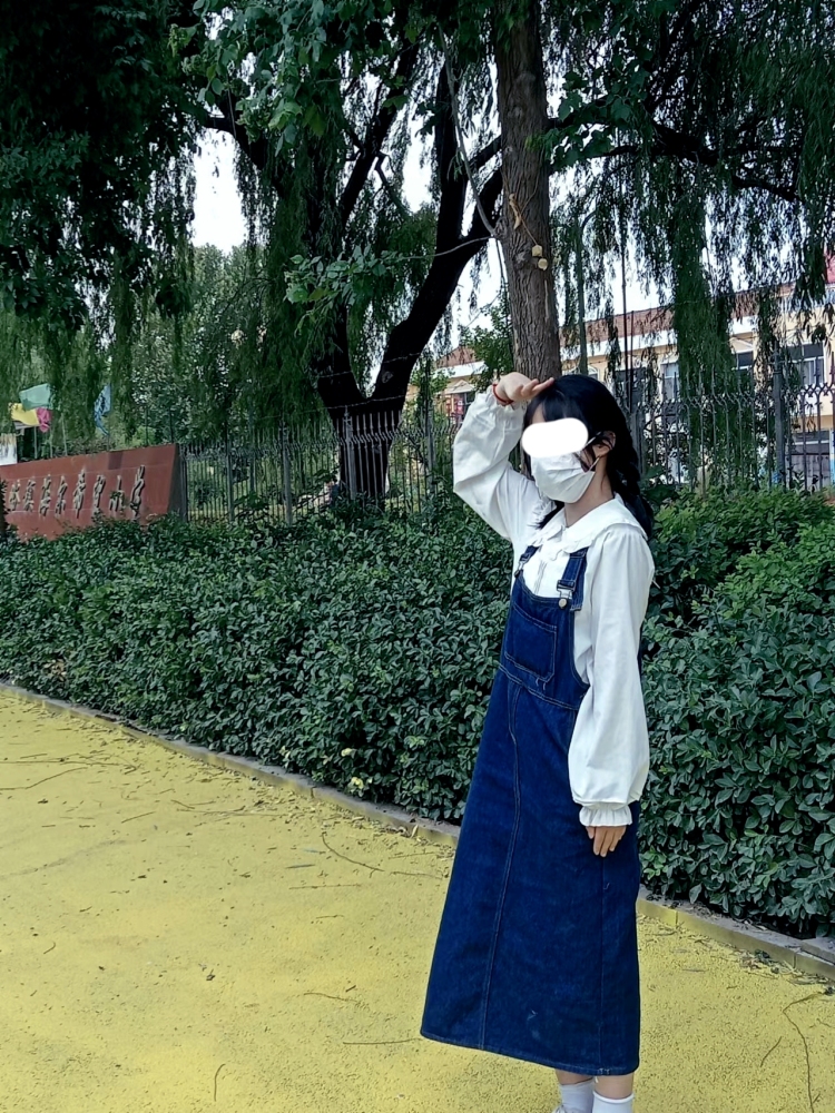 涵慧-山东省·潍坊市·临朐县-抖音-喜欢拍照,本人是个学生身高160cm体重95斤,可接衣服,鞋子,包包,发夹,化妆品之类的