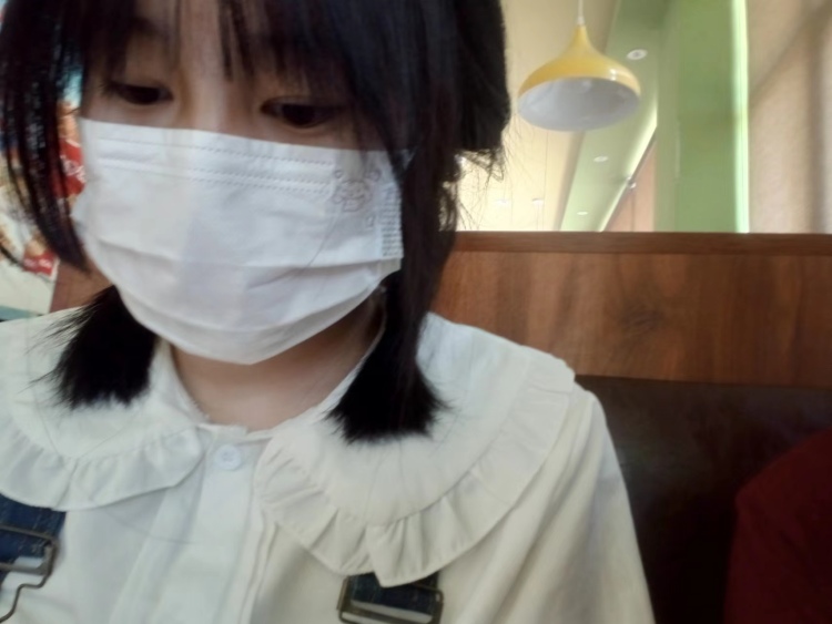 涵慧-山东省·潍坊市·临朐县-抖音-喜欢拍照,本人是个学生身高160cm体重95斤,可接衣服,鞋子,包包,发夹,化妆品之类的