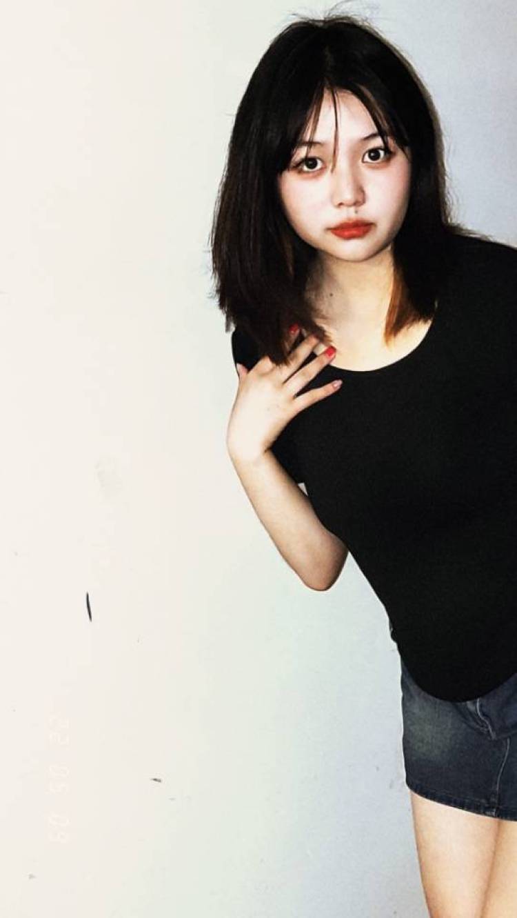 14-湖南省·岳阳市·岳阳楼区--最近很吃香的微胖女生,会摆姿势会拍照,会p图,很有氛围感,会调滤镜,有艺术细胞,没有时间限制,照片一定满意,工作认真,在校学生,年纪轻