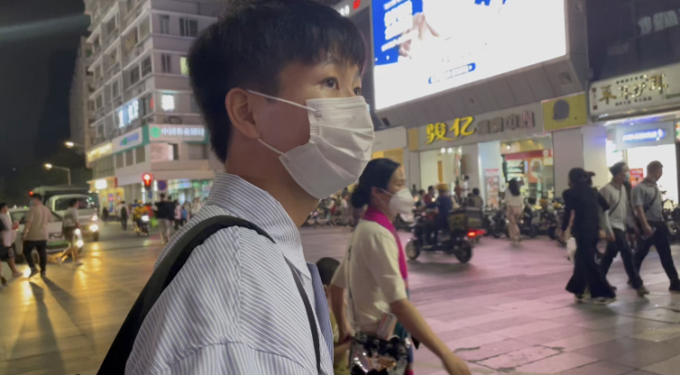 😍🐔-广东省·广州市·天河区--身高175，体重125，接寄拍，可穿搭服饰，手饰，各品类都可以。联系电话15018360639