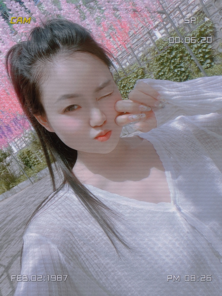 Zoey-北京市·北京市·昌平区--之前做了一年多买家秀,因为工作原因实在没有时间出去拍照片,就搁浅了,但是一直很喜欢做网拍,还是因为喜欢拍照,做的很开心,现在又恢复了时间自由,所以还想继续做网拍。每一个单都用心拍照,修图,把自己认为最