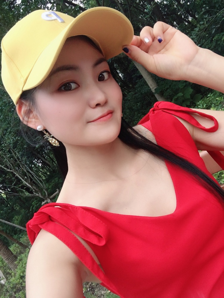 Zoey-北京市·北京市·昌平区--之前做了一年多买家秀,因为工作原因实在没有时间出去拍照片,就搁浅了,但是一直很喜欢做网拍,还是因为喜欢拍照,做的很开心,现在又恢复了时间自由,所以还想继续做网拍。每一个单都用心拍照,修图,把自己认为最