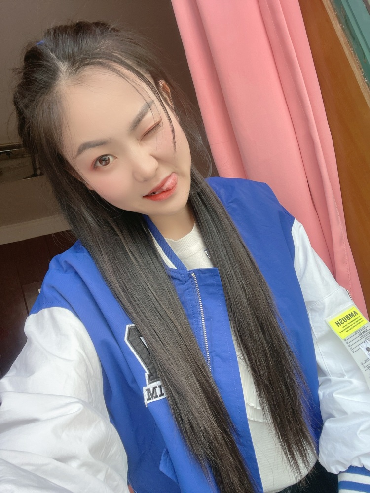 Zoey-北京市·北京市·昌平区--之前做了一年多买家秀,因为工作原因实在没有时间出去拍照片,就搁浅了,但是一直很喜欢做网拍,还是因为喜欢拍照,做的很开心,现在又恢复了时间自由,所以还想继续做网拍。每一个单都用心拍照,修图,把自己认为最