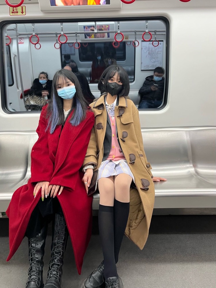 宝宝-四川省·广安市·岳池县--接寄拍 jk 常服 cos服 瞳模 老板们可以看看,多多照顾一下,出图快 自已会修图