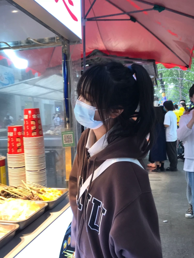 Suan-河南省·商丘市·民权县-抖音  快手 -学生，喜欢拍照，买家秀，各种适合的都可以合理接受，希望是寄拍，净身高160 47kg