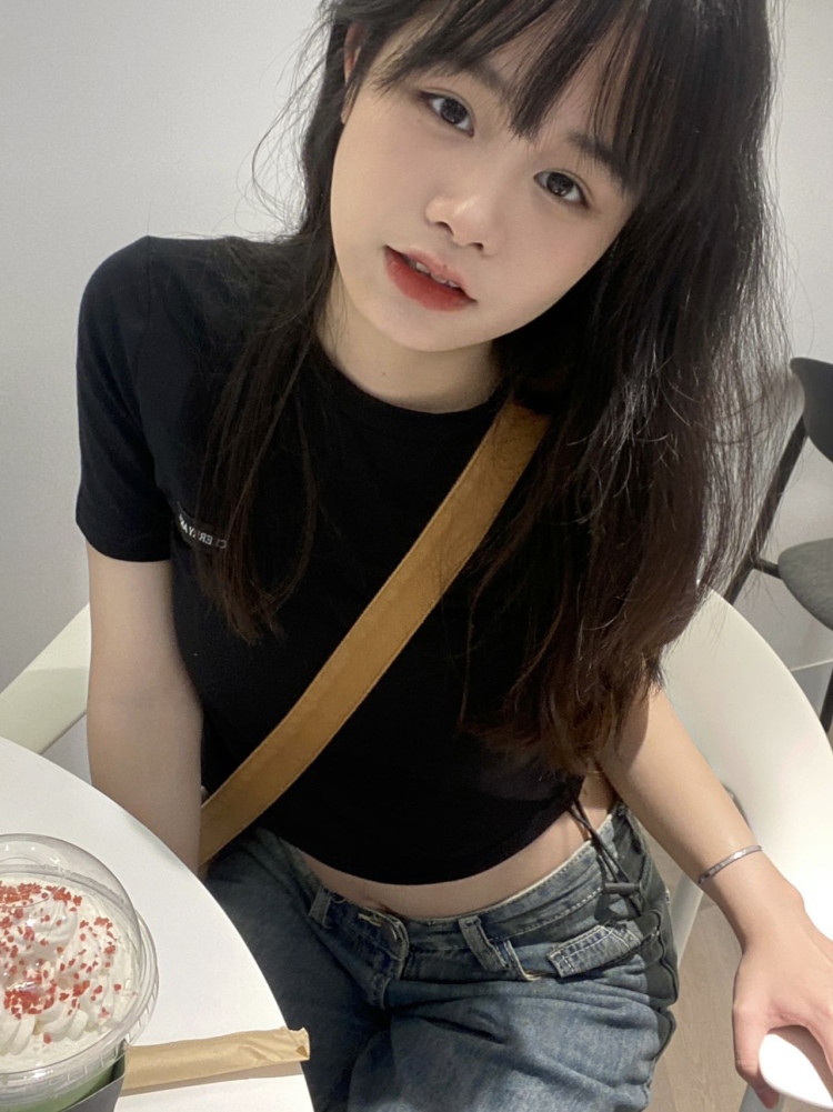 QQ23-广西壮族自治区·南宁市·兴宁区--高考结束啦 想自己赚点钱钱去旅游 希望有商家看到我哦 我主要接买家秀 好物种草 我会努力的 认真工作!