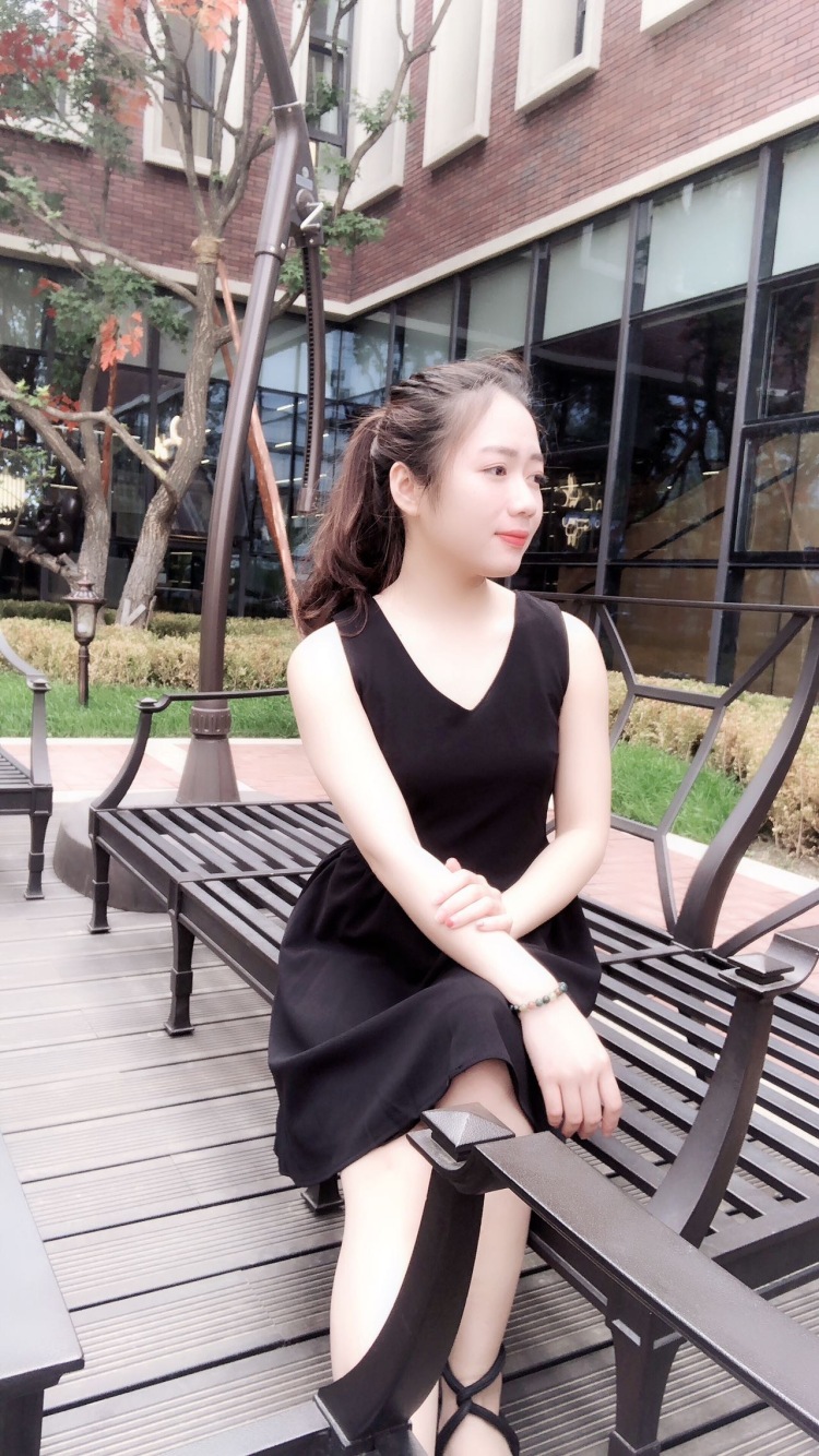 👑女王-广西壮族自治区·北海市·合浦县--本人已做网拍模特5年,风格多,可用相机拍摄,可直播带货,也可开箱评测,会修图,会化妆,认真出图。