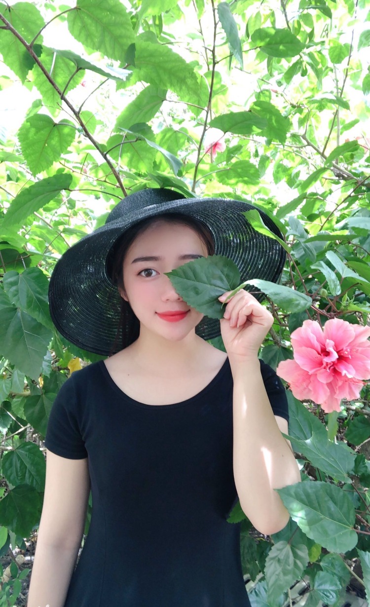 👑女王-广西壮族自治区·北海市·合浦县--本人已做网拍模特5年，风格多，可用相机拍摄，可直播带货，也可开箱评测，会修图，会化妆，认真出图。