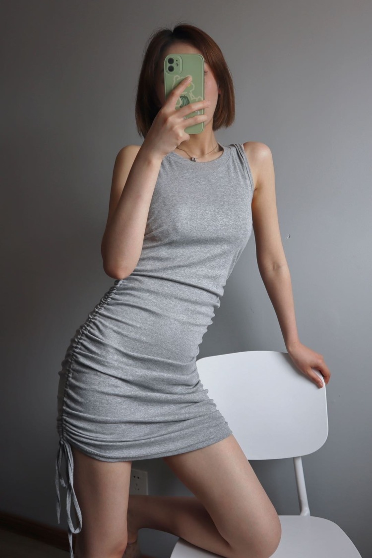 Sherry. Wang 👸🏼-山东省·济宁市·兖州区--本人喜欢拍照，有一台佳能相机，身材比例好，身高170cm，体重52kg。
有合适的合作可以联系我    vx:SherryWang32