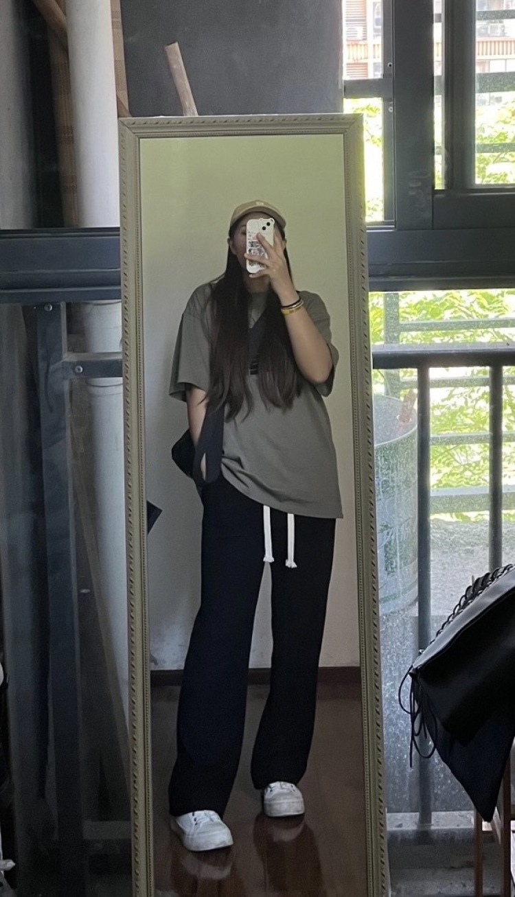 Anonymous-湖北省·宜昌市·秭归县--接寄拍 买家秀 服饰 包包 鞋子 美妆都可以
本人日常喜欢拍照和化妆 身高167 体重135