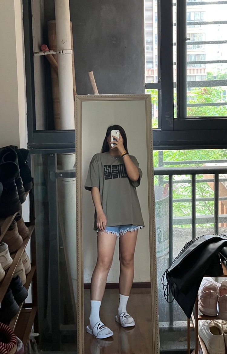 Anonymous-湖北省·宜昌市·秭归县--接寄拍 买家秀 服饰 包包 鞋子 美妆都可以
本人日常喜欢拍照和化妆 身高167 体重135