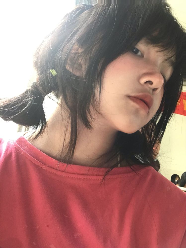 笨蛋.-重庆市·重庆市·铜梁区--我喜欢拍照,化妆,和穿衣服,本人一米七,体重65kg,喜欢打篮球和coss,还喜欢汉服和打扮,风格不定,喜欢百变,只是想赚钱,希望不要遇到骗子,我只是个学生