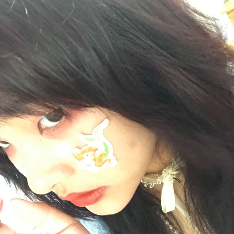 笨蛋.-重庆市·重庆市·铜梁区--我喜欢拍照,化妆,和穿衣服,本人一米七,体重65kg,喜欢打篮球和coss,还喜欢汉服和打扮,风格不定,喜欢百变,只是想赚钱,希望不要遇到骗子,我只是个学生