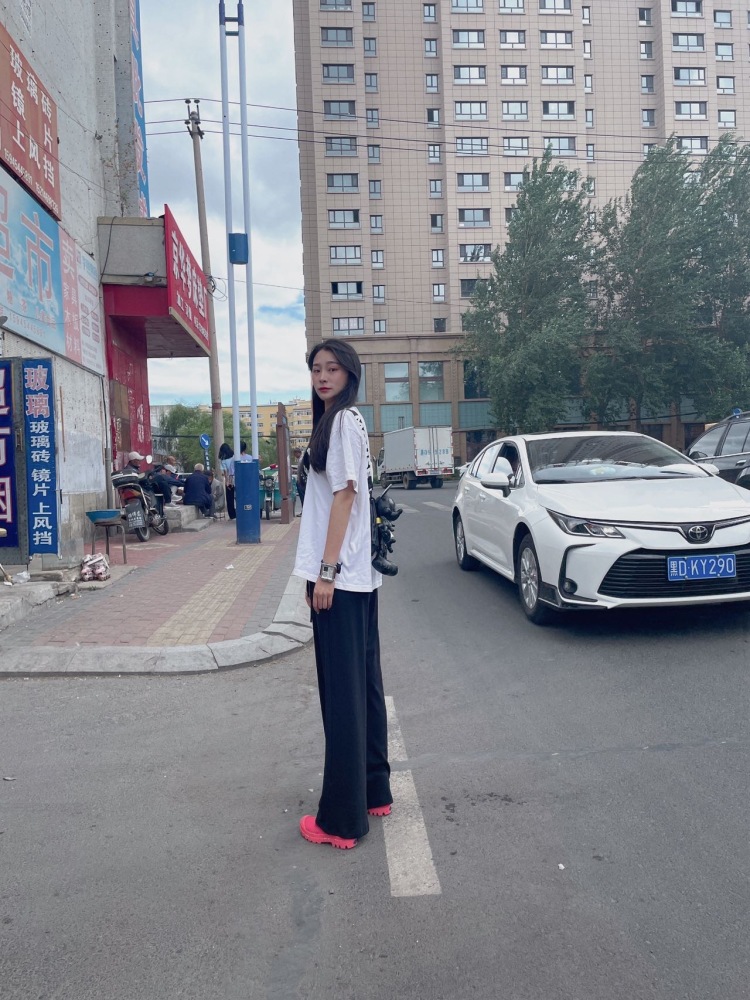 🦄-黑龙江省·佳木斯市·桦南县--可接帽子,服装,项链,手饰,鞋子,护肤品,化妆品,包包等寄拍 身高163cm 体重53kg 会p图, 照片均是本人 价格低低喔 商家快来找我叭!
艺名:小小
年龄:22
身高:163CM
体重:53