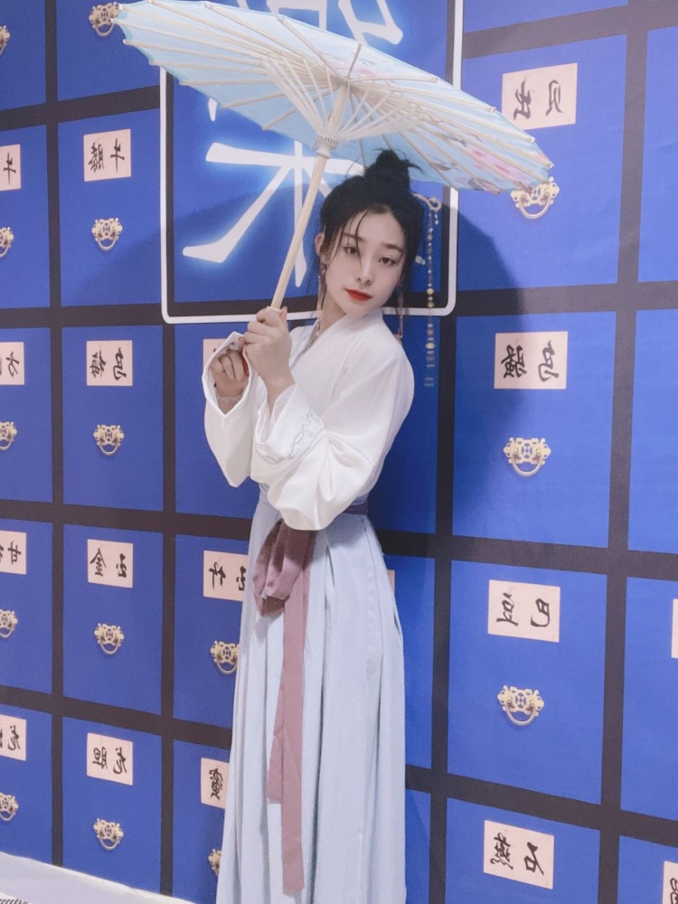 🦄-黑龙江省·佳木斯市·桦南县--可接帽子,服装,项链,手饰,鞋子,护肤品,化妆品,包包等寄拍 身高163cm 体重53kg 会p图, 照片均是本人 价格低低喔 商家快来找我叭!
艺名:小小
年龄:22
身高:163CM
体重:53