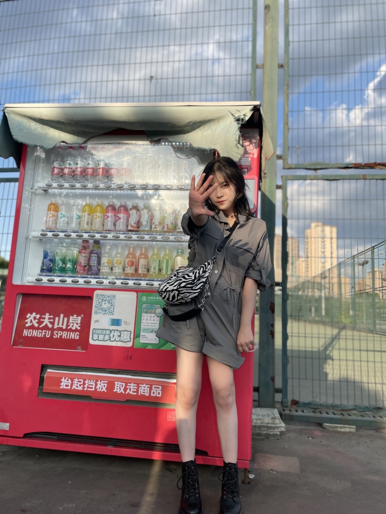 一口雀黄苏-浙江省·温州市·苍南县--拍照 p图 平面模特
饰品 衣服 假发 都可 价钱可以商定哦