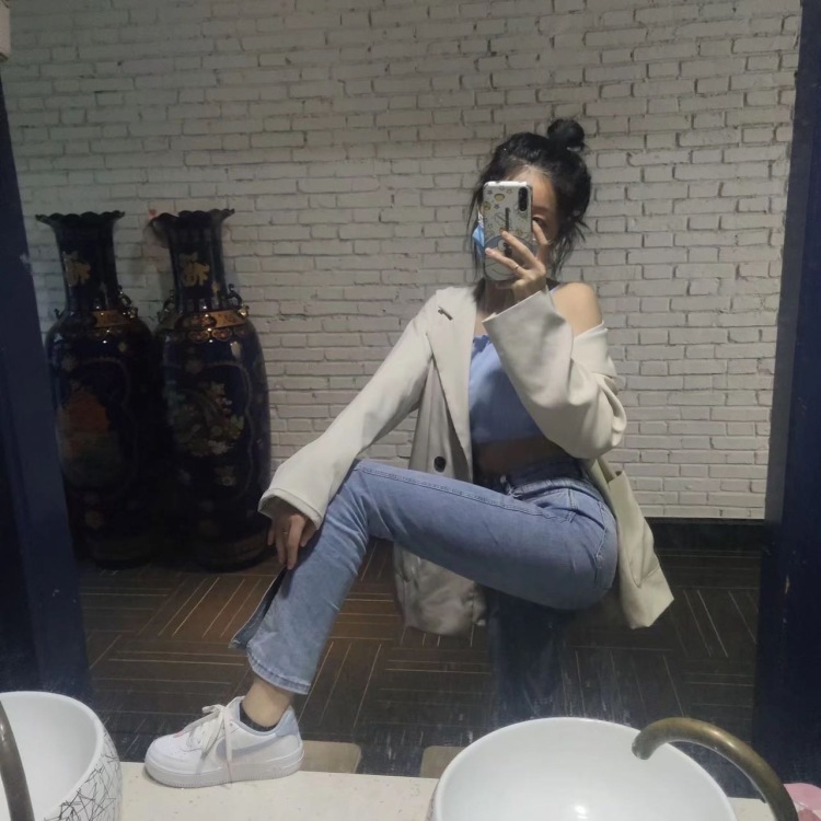 小赵不爱洗头🥴-河南省·郑州市·金水区-抖音-大家好!
接寄拍,买家秀、衣服、裙子、鞋子、包包、饰品等,多种风格都可尝试,认真,负责,耐心,态度好,有审美,会P图
年龄:19
身高:170cm
体重:46.2KG