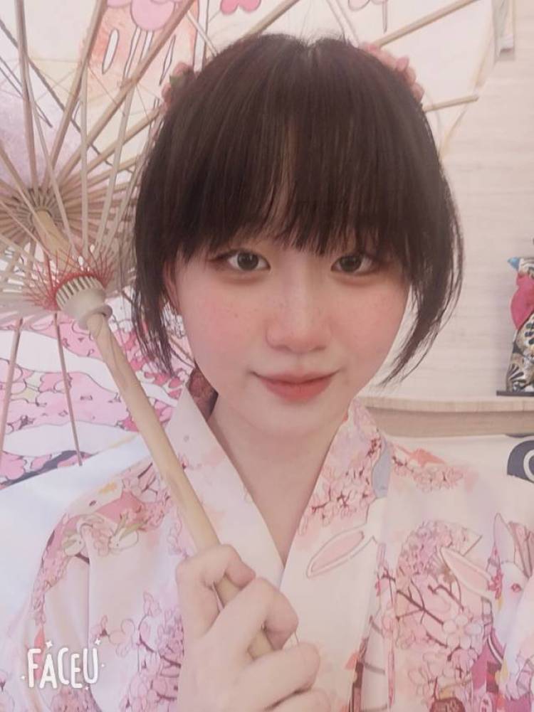 A-内蒙古自治区·呼和浩特市·玉泉区-快手 微博-一名初二生,梦想是做一名模特,也许我还不够格但是我会努力,我想把更好的一面呈现给大家,也想为了不太富裕的家庭而赚取一些正当的费用,这样家里的人就不会太累