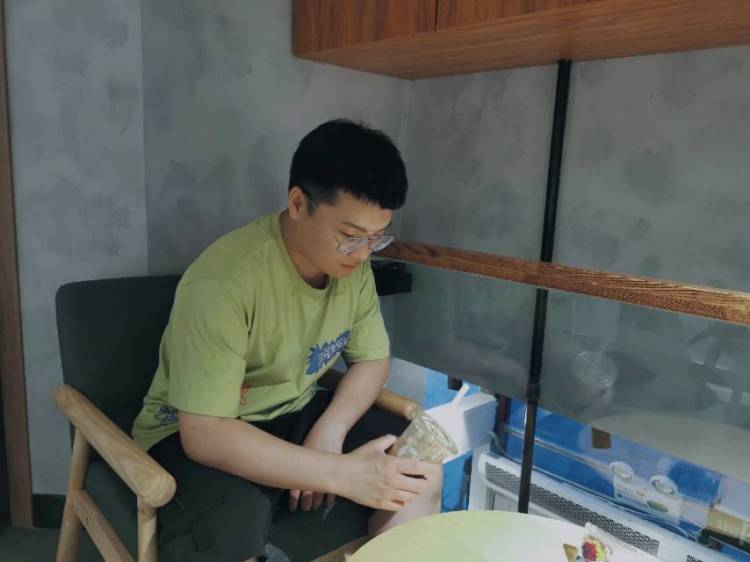 ᴅɪɴɢ-辽宁省·盘锦市·大洼区--想接些拍穿搭寄拍的单子,热爱穿搭,喜欢拍照,对寄拍认真。精修图 高效高