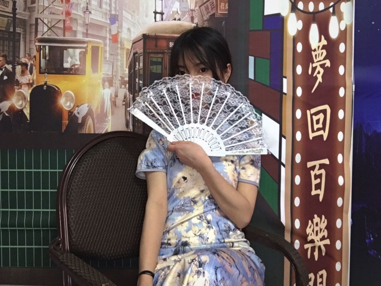 远山-四川省·广安市·岳池县-抖音 快手-准大一新生 ,身高158 体重40.5kg ,喜欢JK制服和汉服,眼睛好看,腿细,所以也可以接美瞳 和袜子等,此外我也有专业设备拍摄照片,后期也可以自己做,因为是新手,所以价格要求不高 商家大大快看看