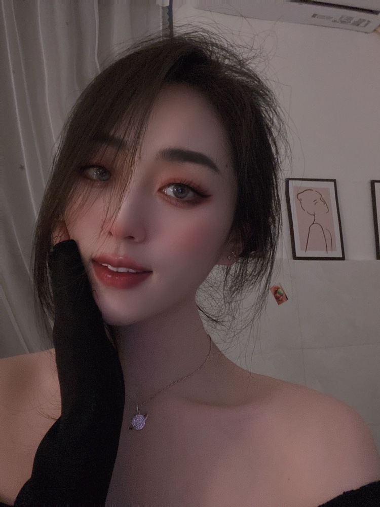 冰美式🧊-广东省·深圳市·龙华区--朋友们大家好!我是一名寄拍模特😊,身高167、体重98斤 ,身材匀称 是okk的 兴趣爱好:健身 跳舞 爬山。