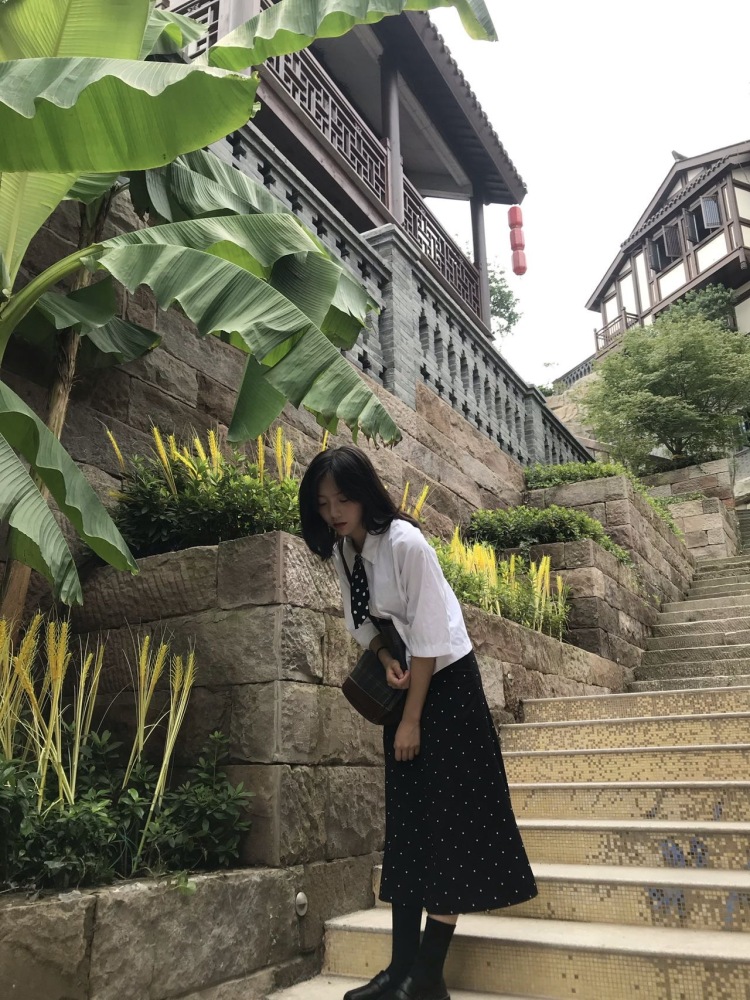 舌甘-重庆市·重庆市·璧山区-微博 快手 -高三毕业学生,身高160体重44kg。性格活泼,为人真诚。喜欢拍照和穿搭。想要挣点零花钱,接买家秀,送拍寄拍。接受长期合作。学生党没什么钱,骗子勿扰!!!