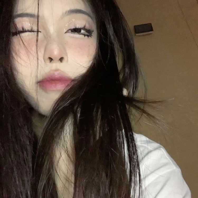 反话大王-浙江省·杭州市·余杭区-抖音快手-接买家秀 寄拍 送拍
身高：170cm
体重：43kg
大学生 绘画摄影会修图 接买家秀 寄拍 送拍
首饰 衣服 裤子 鞋子均可