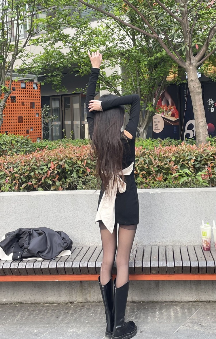反话大王-浙江省·杭州市·余杭区-抖音快手-接买家秀 寄拍 送拍
身高：170cm
体重：43kg
大学生 绘画摄影会修图 接买家秀 寄拍 送拍
首饰 衣服 裤子 鞋子均可